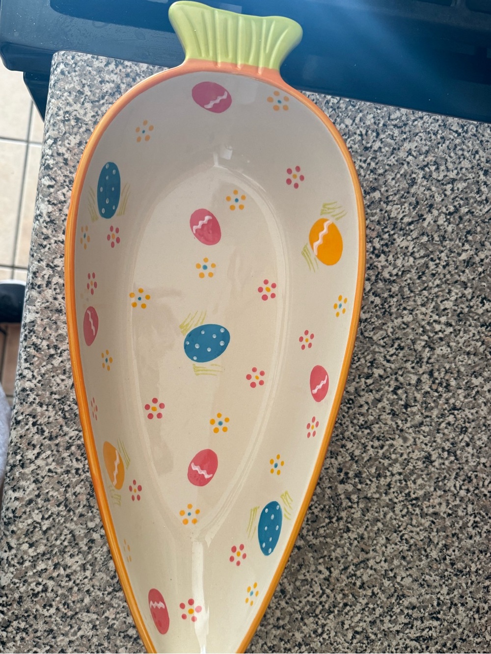 Temp-tations limited edition 2 qt carrot baker/ serving bowl. Only used 2.